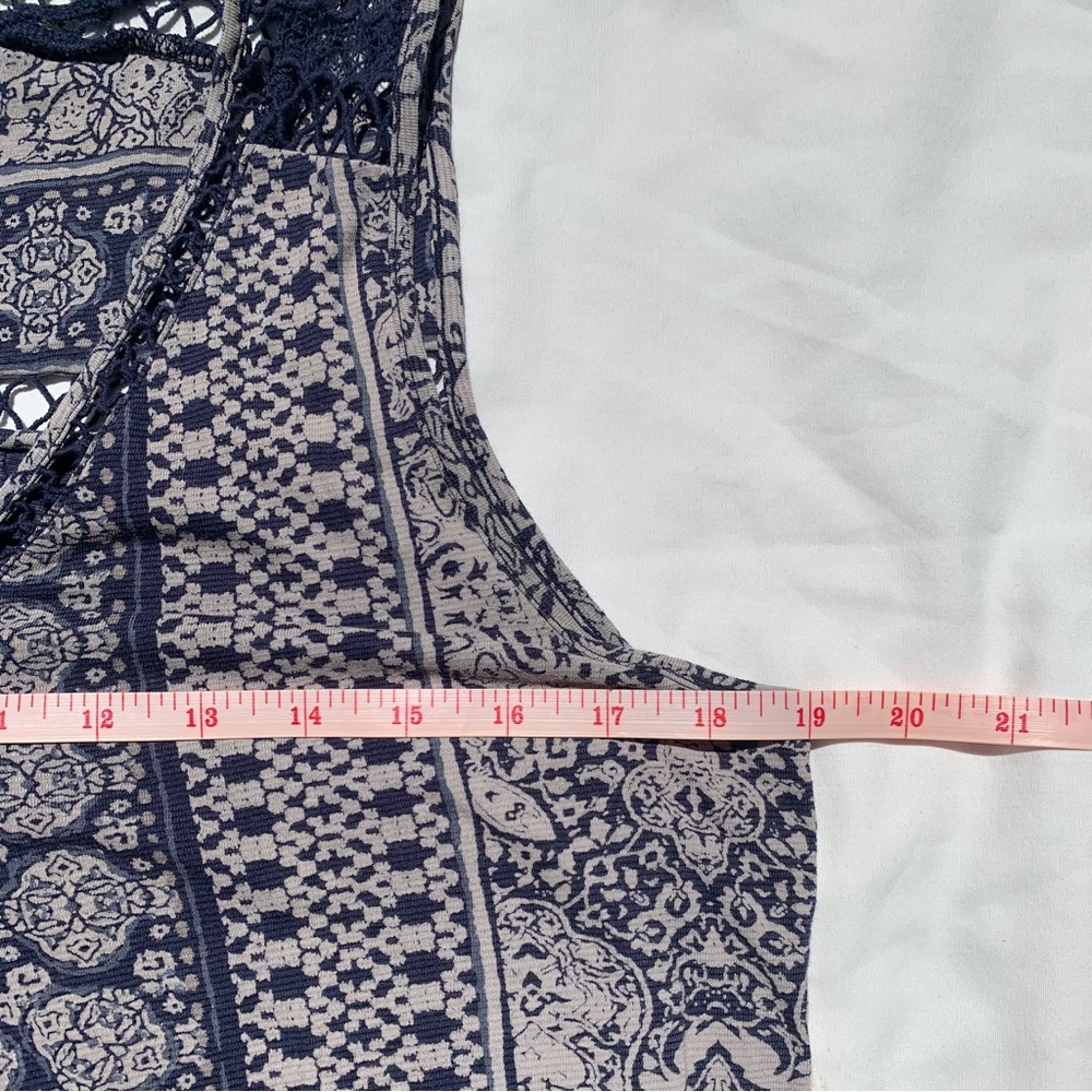 Lucky Brand Crochet Tank Top S Navy Blue Gray Paisley V Neck Sleeveless Boho - Picture 9 of 12